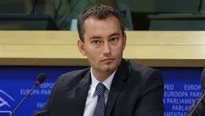 ميلادينوف: استمرار حفر الانفاق لا يساعد على الهدوء