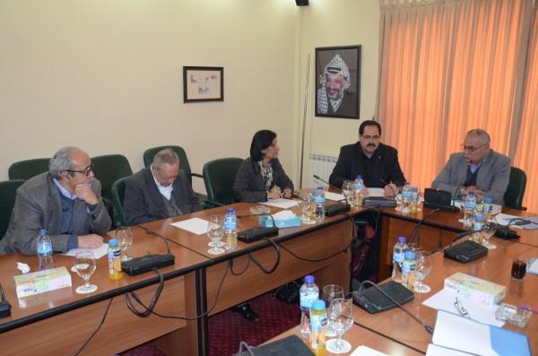 اجتماعات في مقر التشريعي لحل أزمة المعلمين