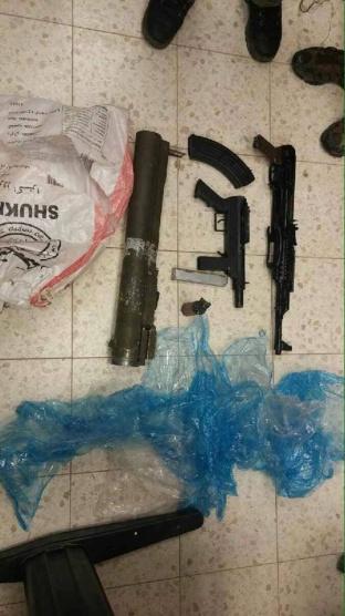 الاحتلال يزعم إحباط عملية تهريب أسلحة للداخل المحتل