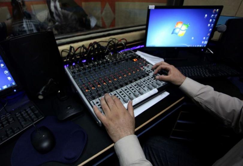 ادعيس يعلن عن بدء بث إذاعة فلسطين للقرآن الكريم والأذان الموحد