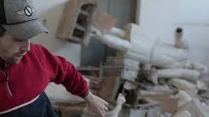 مواطن من البريج يناشد الصليب الأحمر معرفة مصير ابنه الذي اختفى بالأمس