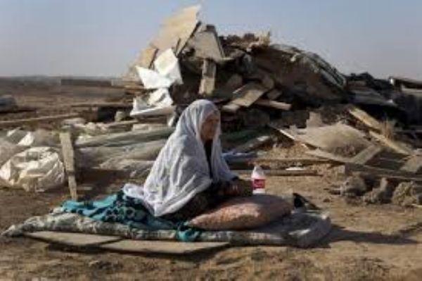 جرافات الاحتلال تهدم خيما وبركسات في مسافر يطا