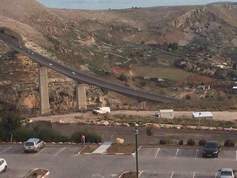 مصرع  جندي واصابة 2 اخرين بجراح في حادث سير