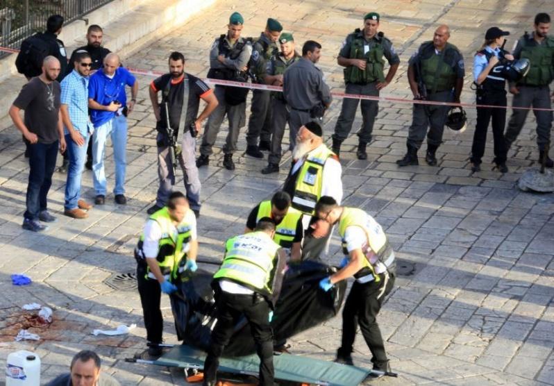 بالصـور - إصابة شابين طعنا مستوطنَين شرق رام الله ‏