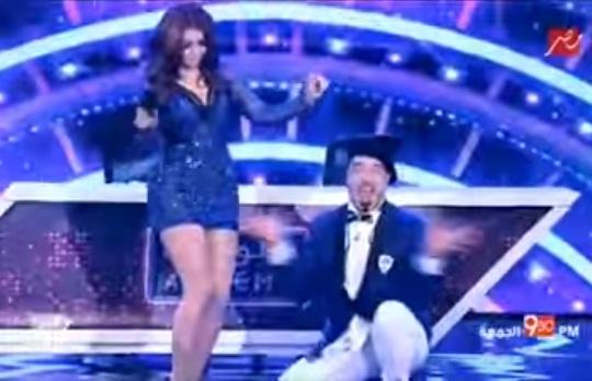 بالفيديو... اللمبي يتجاوز الخطوط الحمراء مع هيفاء