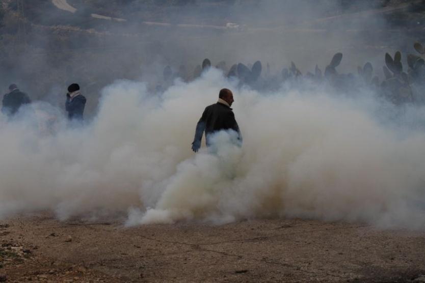 اختناقات في مواجهات عنيفة بمخيم العروب