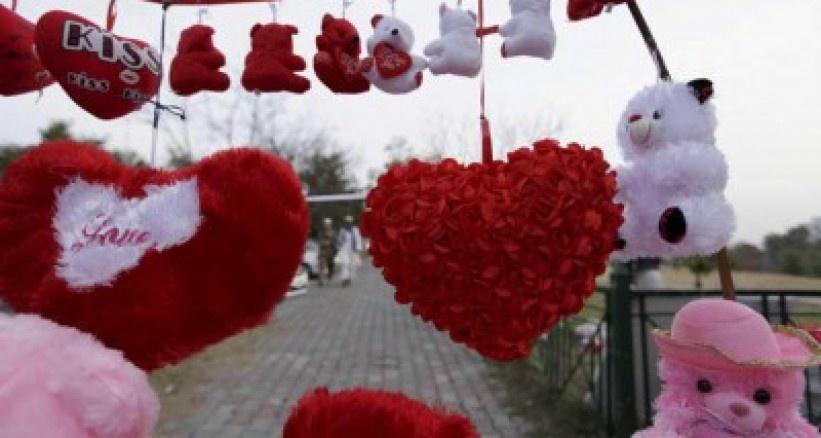 مقاطعة باكستانية تحاول حظر الاحتفال بعيد الحب