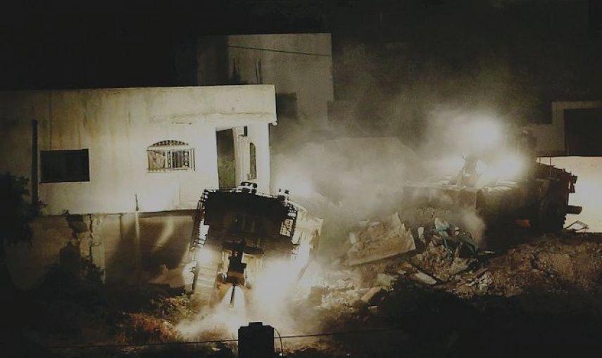 الاحتلال يهدم منزلي أسيرين بالخليل