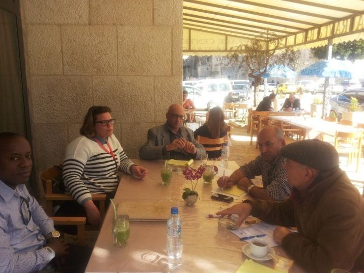 اللجنة الدولية للصليب الأحمر تقدم خدمات مهمة للأسرى الفلسطينيين في سجون الاحتلال