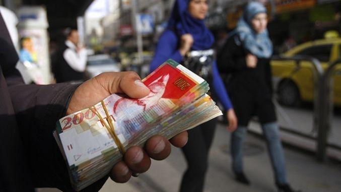 الدولار يواصل الهبوط