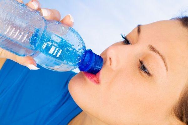 خطأ شائع: يجب أن تتناول 8 أكواب مياه يوميا