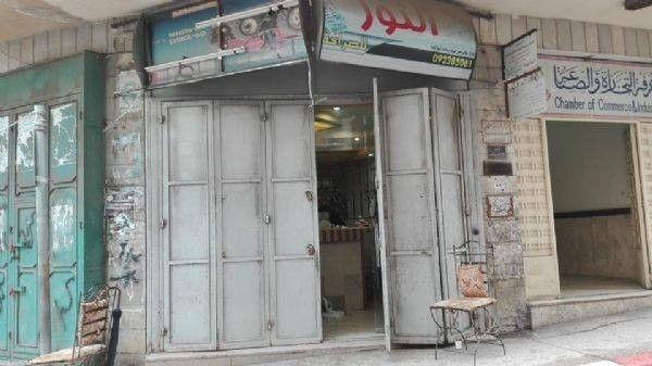 مجهولون يسرقون محل صرافة بنابلس