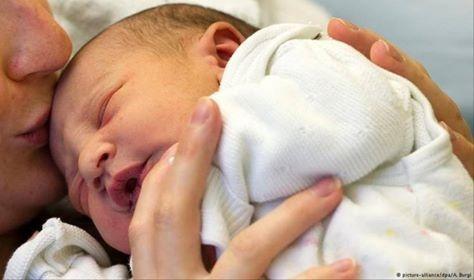 هل يساعد العناق في تخفيف الألم؟