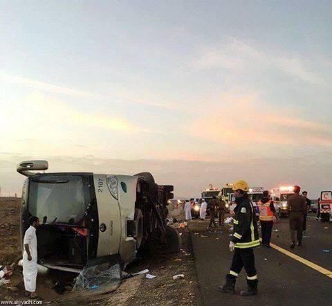 السعودية: وفاة 19 معتمرا بحادث انقلاب حافلة