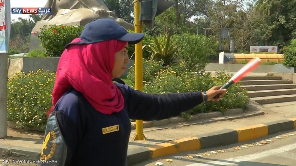 مصريات يخضن مجال تنظيم المرور