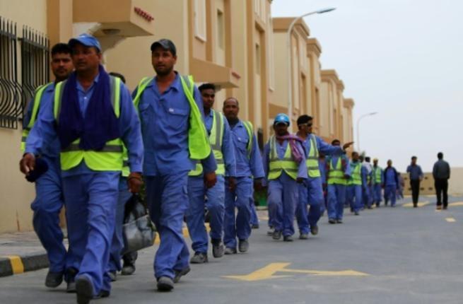 انتهاكات فاضحة بحق العمال في ورشات مونديال قطر