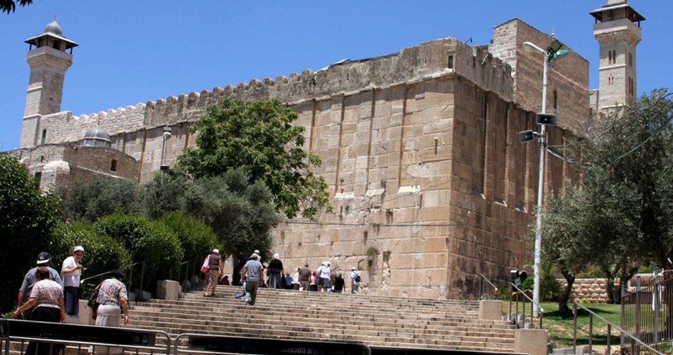 الاحتلال يبحث اليوم حظر الآذان في المساجد