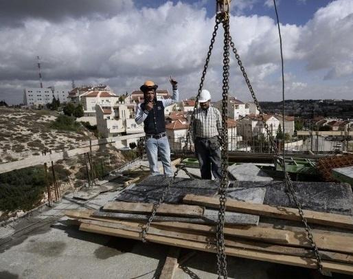 الاحتلال يمنح 7000 تصريح عمل للفلسطينيين بدلا من 33 الف