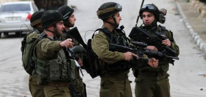 الاحتلال يعتقل شابا من بلدة الخضر