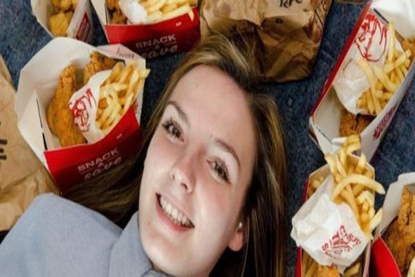 صور- لم تتغذَ سوى على وجبات KFC طيلة 3 سنوات.. شاهد النتيجة
