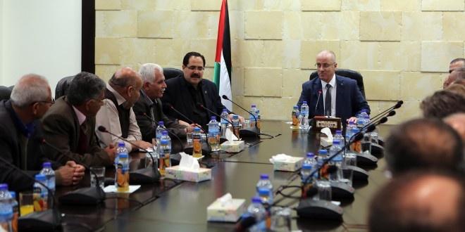 الحكومة تهدد بإجراءات عقابية للمعلمين المضربين