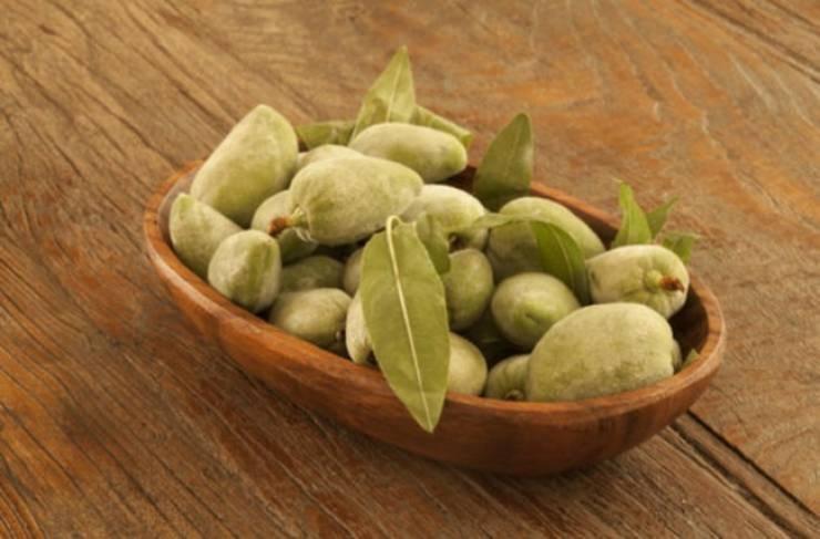 فوائد اللوز الأخضر الصحية والعلاجية