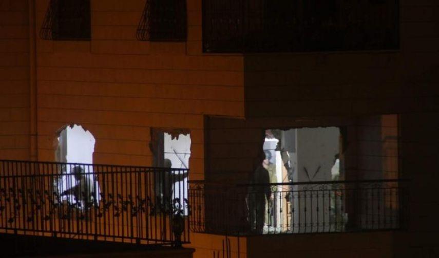 الاحتلال يهدم أجزاء من منزل الشهيد سكافي بالخليل