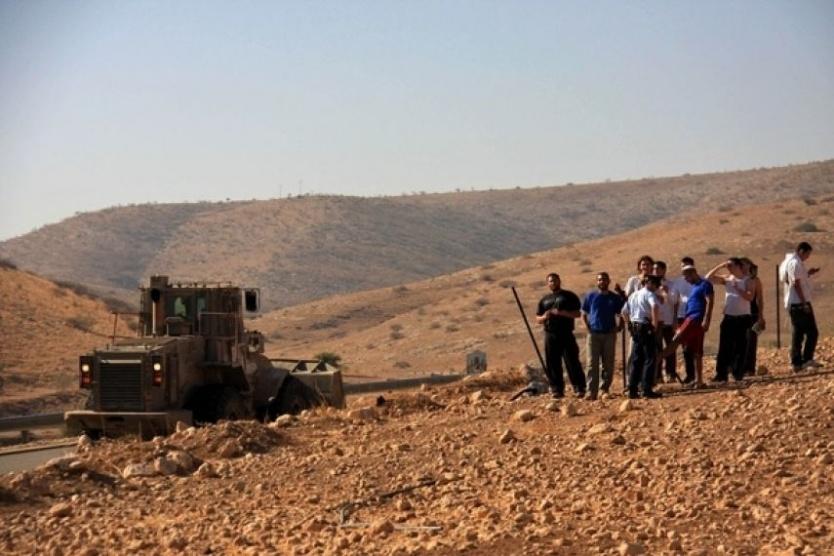 الاحتلال ومستوطنوه يعتدون على أرض الوقف بأريحا