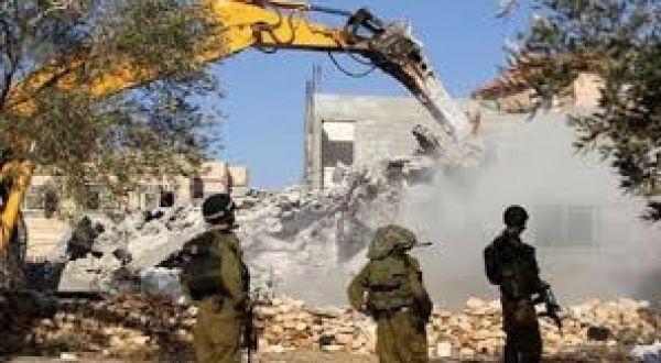 اخطارات بهدم 13 منزلًا شرق قلقيلية