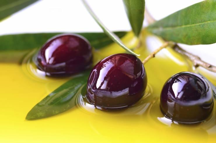 هذا ما يفعله بكم تناول الزيتون من دون أن تعلموا ..!
