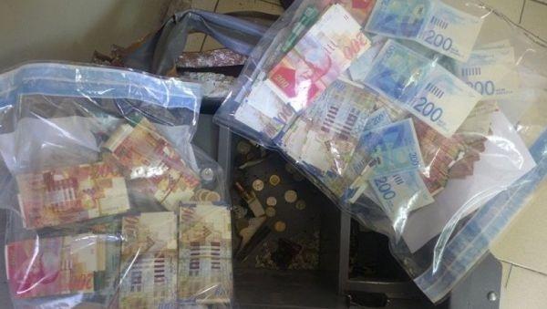 القبض على متهميْن بسرقة خزنة أموال بنابلس