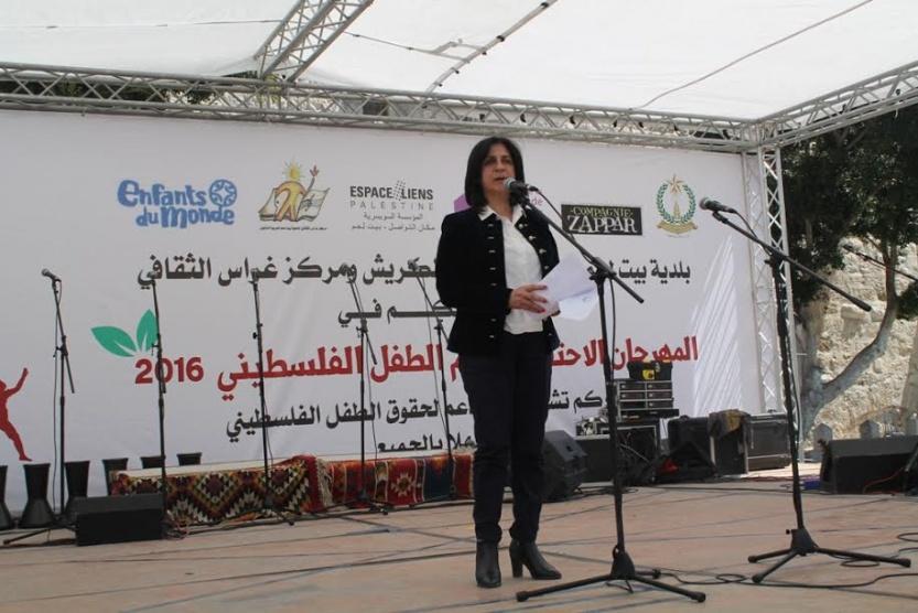 رئيسة بلدية بيت لحم تؤكدعلى حق الطفل الفلسطيني بالعيش بكرامة