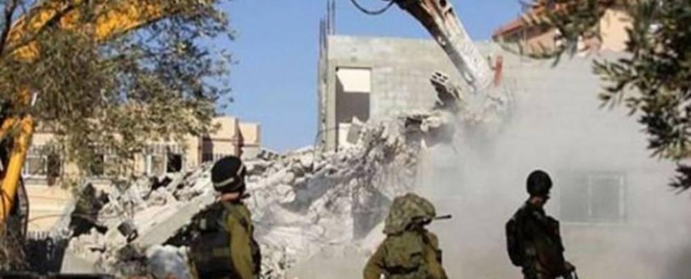الاحتلال يهدم منشآت بخربة أم الخير جنوب الخليل