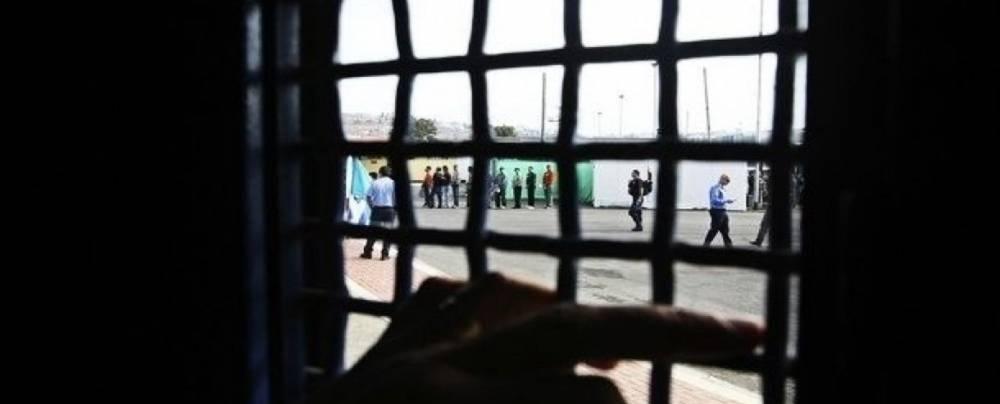 15 أسيراً في عوفر يواصلون الإضراب عن الطعام