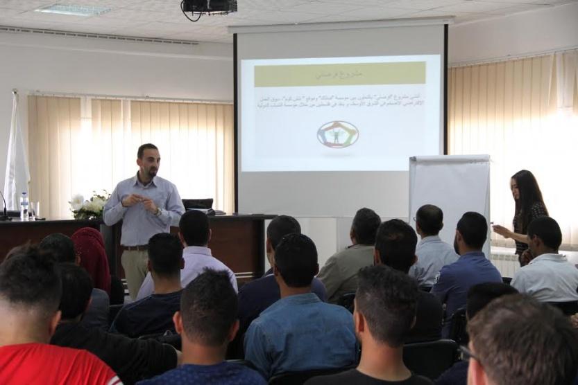 كلية فلسطين الأهلية الجامعية تعقد ورشة عمل حول مشروع 