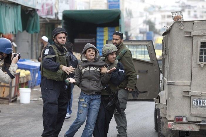 اعتقال طفلين بالقدس بحجة حيازتهما سكاكين