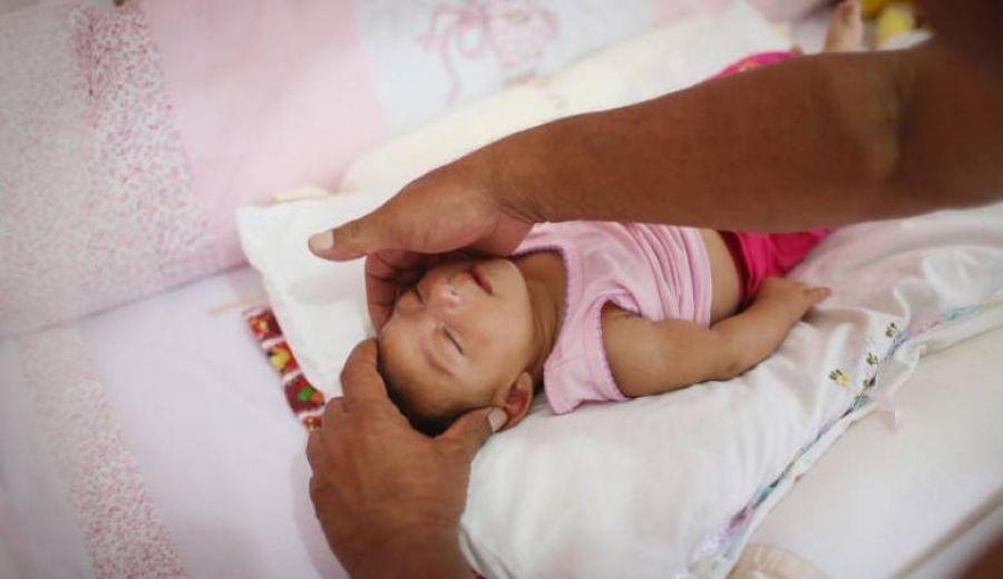 إصابة رضيعة إثر انسكاب ماء مغلي عليها في النقب