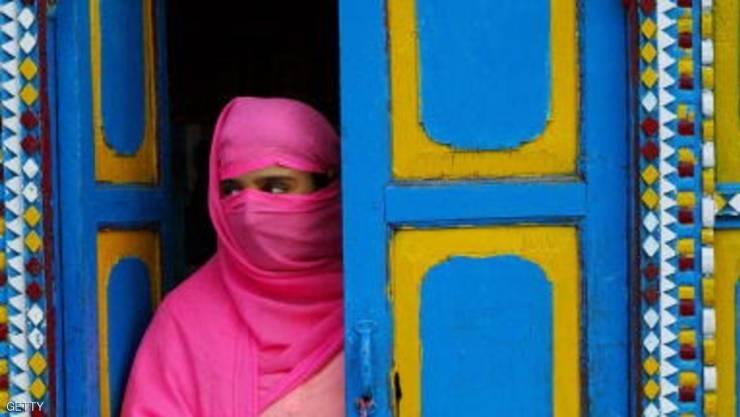 اعضاء مجلس قبلي محلي باكستاني يشنقون فتاة ويحرقونها