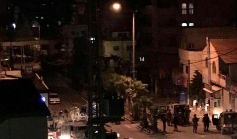 قوات الاحتلال تقتحم مخيم دهيشة وتصيب شابا