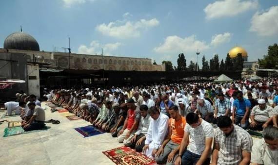 الاحتلال يسمح لـ254 مواطن غزي بالتوجه الى الأقصى لصلاة الجمعة