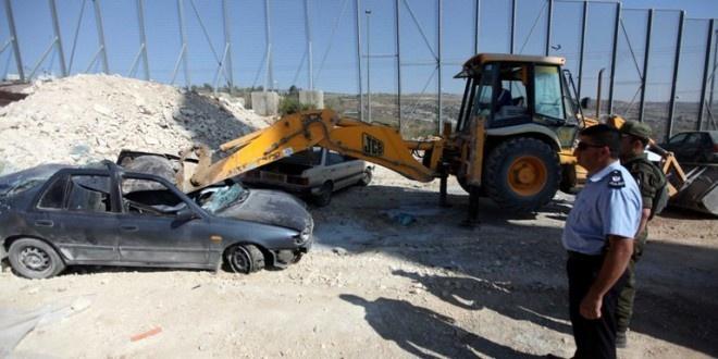 الشرطة تتلف 65 مركبة غير قانونية في ترقوميا بمحافظة الخليل
