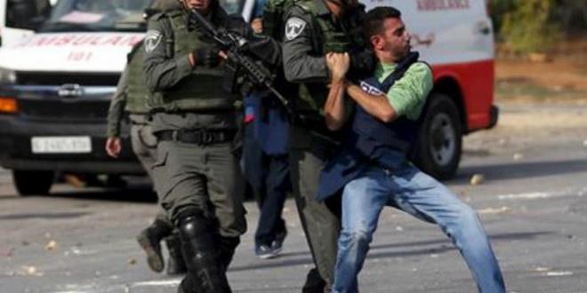 اصابة ثلاث مصورين في اعتصام الصحفيين امام سجن عوفر