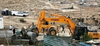الاحتلال يخطر بهدم منزل وبركسين جنوب نابلس