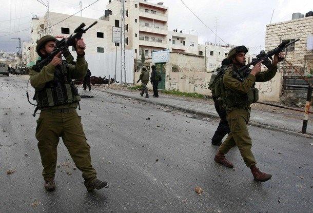 الاحتلال يفتش عددا من منازل بلدة بيت فجار