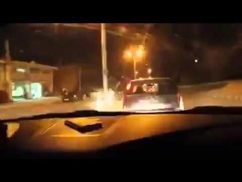 فيديو| مزحة شابين كادت ان توقعهم في ورطة !