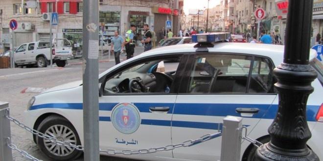 استعادة مركبة شرطة سرقها خارجون على القانون في البيرة