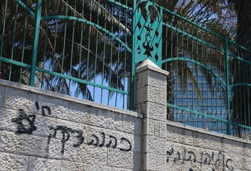 مستوطنون يعتدون مجددًا على مسجد حسن بيك بيافا