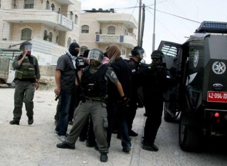 قوات خاصة تختطف شابا من سلواد