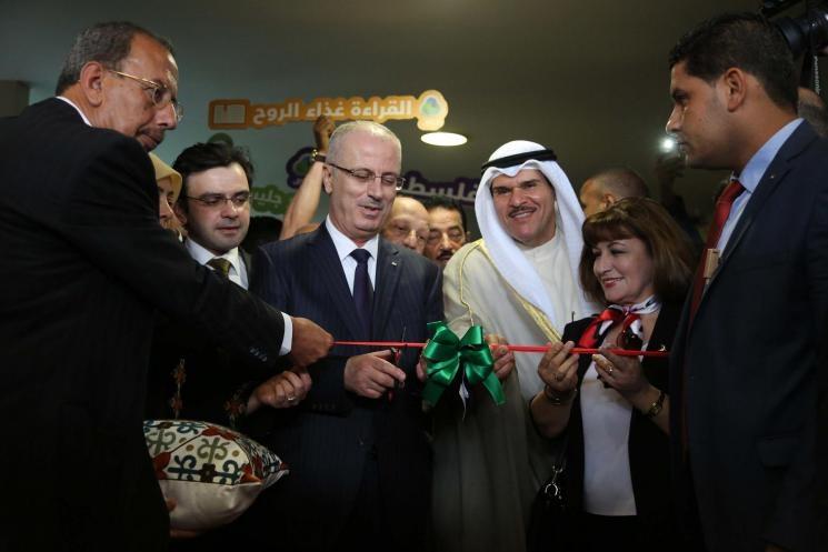 أمسية شعرية وندوة أدبية وثلاثة أفلام في ثالث أيام معرض الكتاب