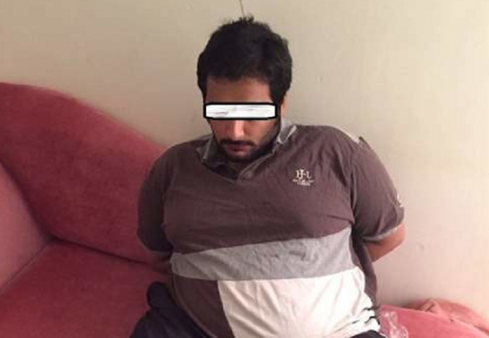 قَتَلَ طفلته بالأسلاك الكهربائية.. ووضعها داخل